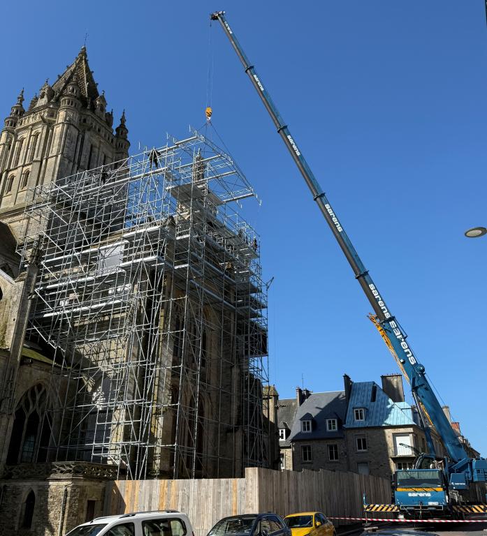Montage des chafaudages et opration de grutage 